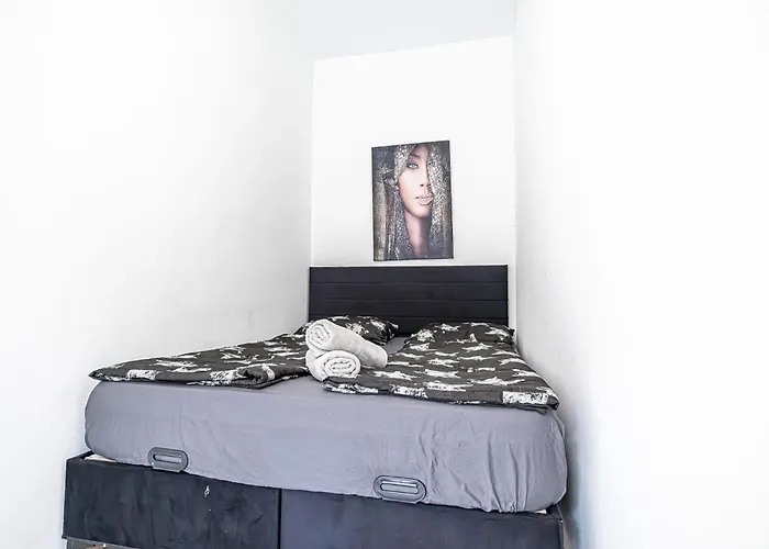 Budget-friendly 15 Min From Διαμέρισμα